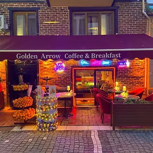 Golden Arrow Old Aparthotel